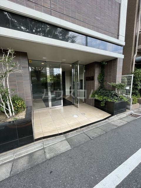 26/30 エントランス