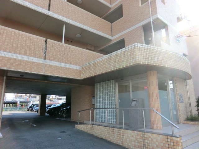 18/20 エントランス