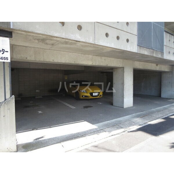 18/26 駐車場