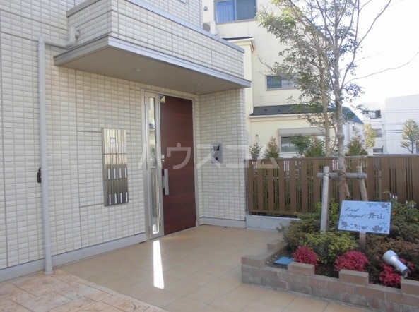 15/26 エントランス