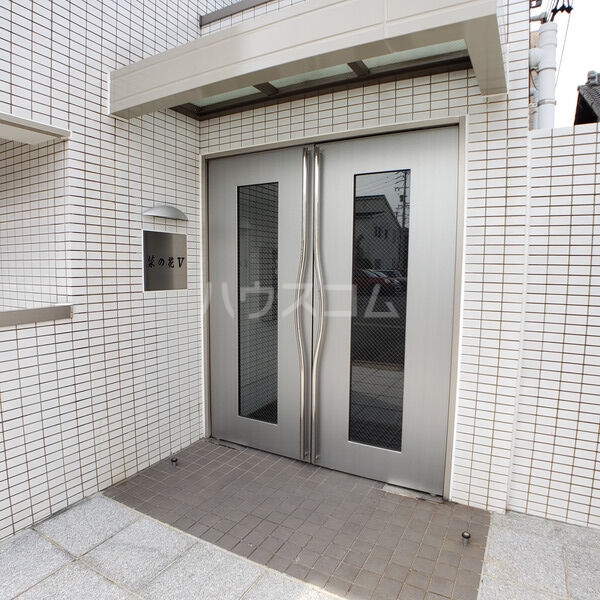 14/18 エントランス