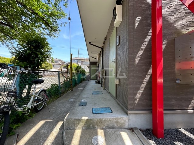 23/30 エントランス