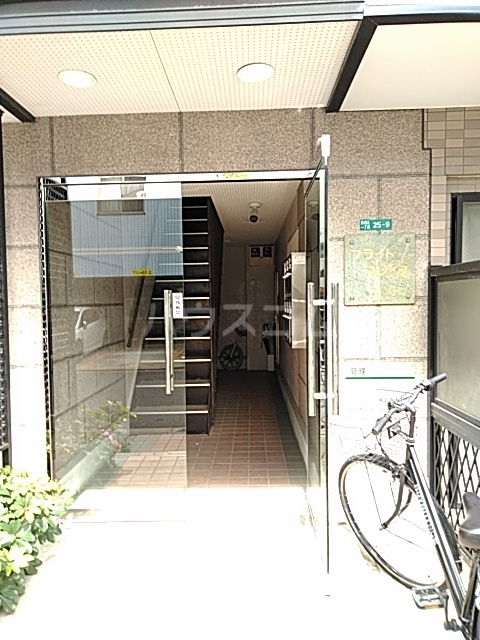 28/30 エントランス