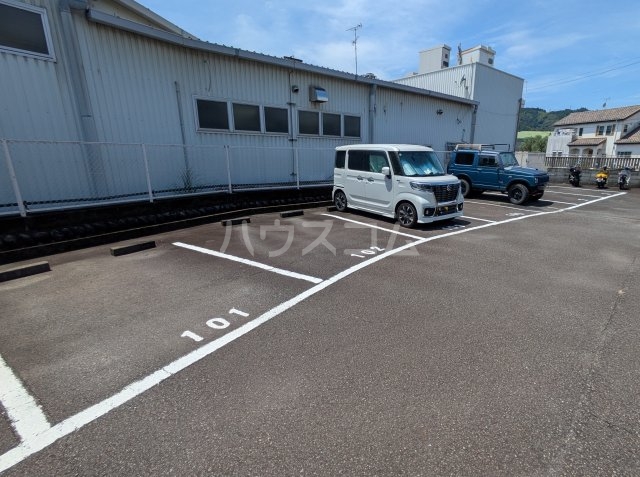 2/3 駐車場