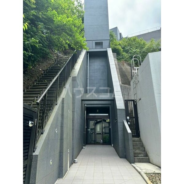 2/4 エントランス