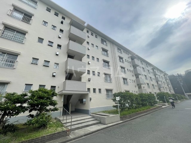 19/30 エントランス