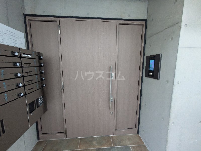 18/25 エントランス