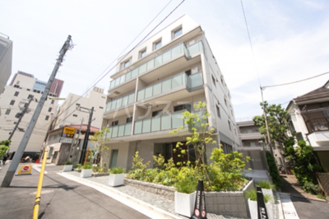 20/30 エントランス