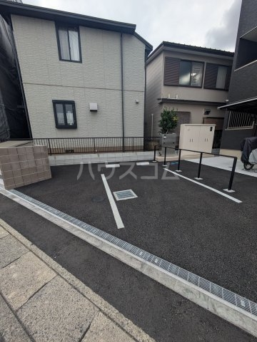 27/30 駐車場