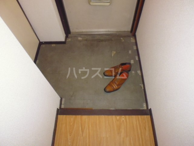 16/30 玄関