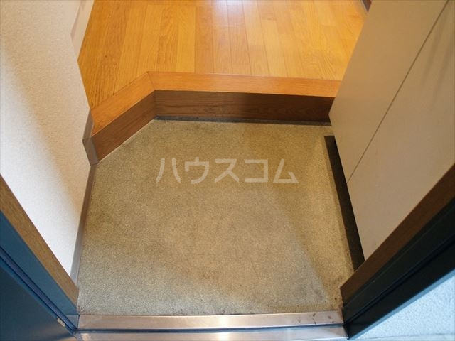 13/26 玄関