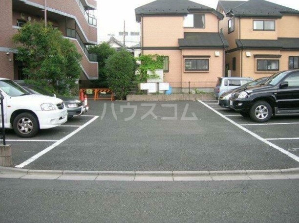 16/27 駐車場