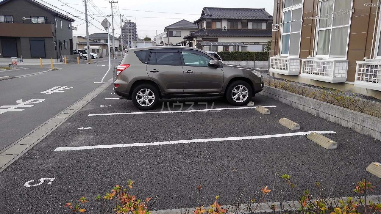 17/17 駐車場