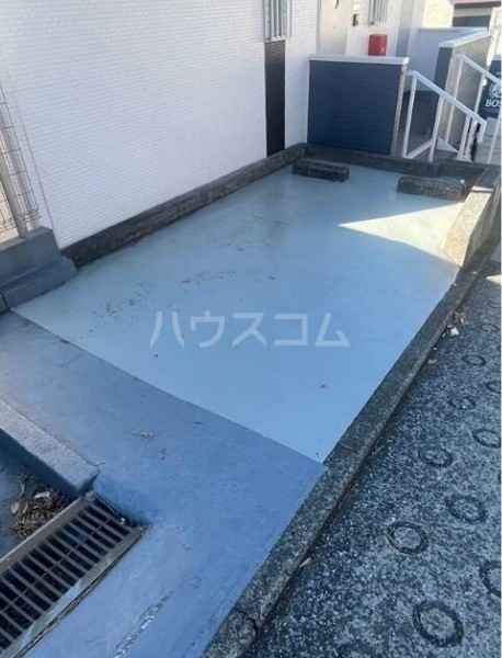 18/27 駐車場