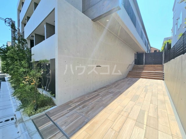 21/30 エントランス