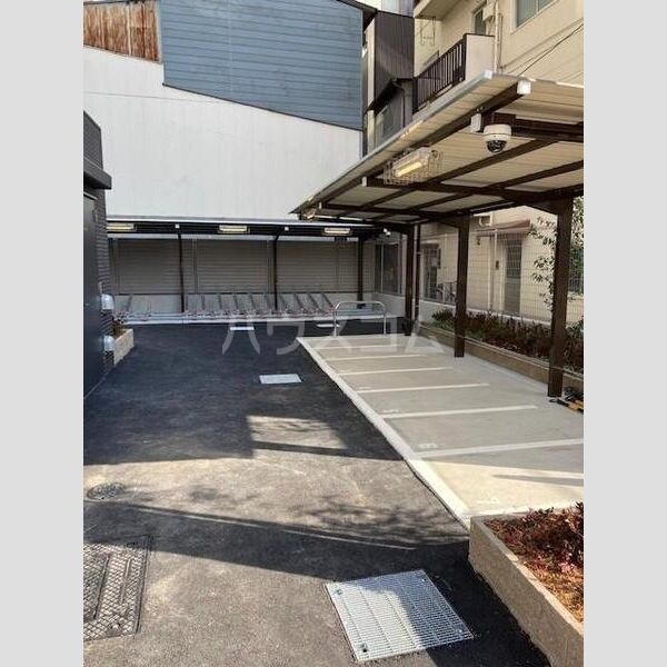 27/30 駐車場