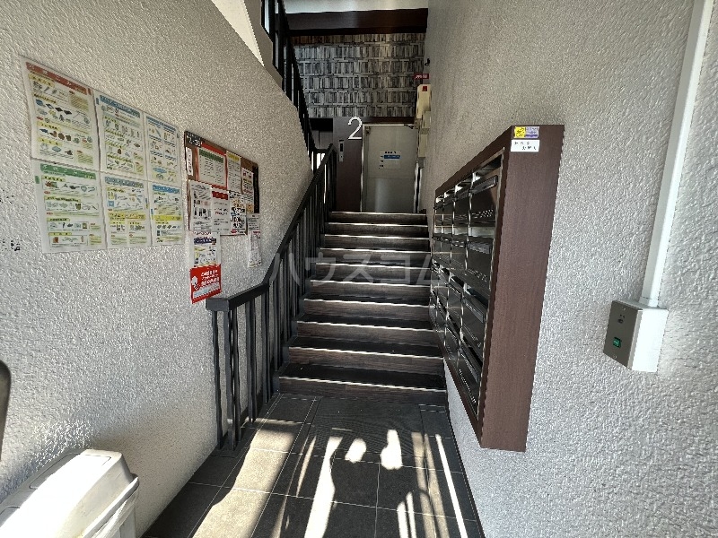 21/30 エントランス