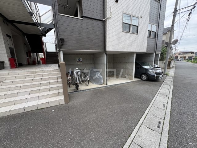 27/30 駐車場