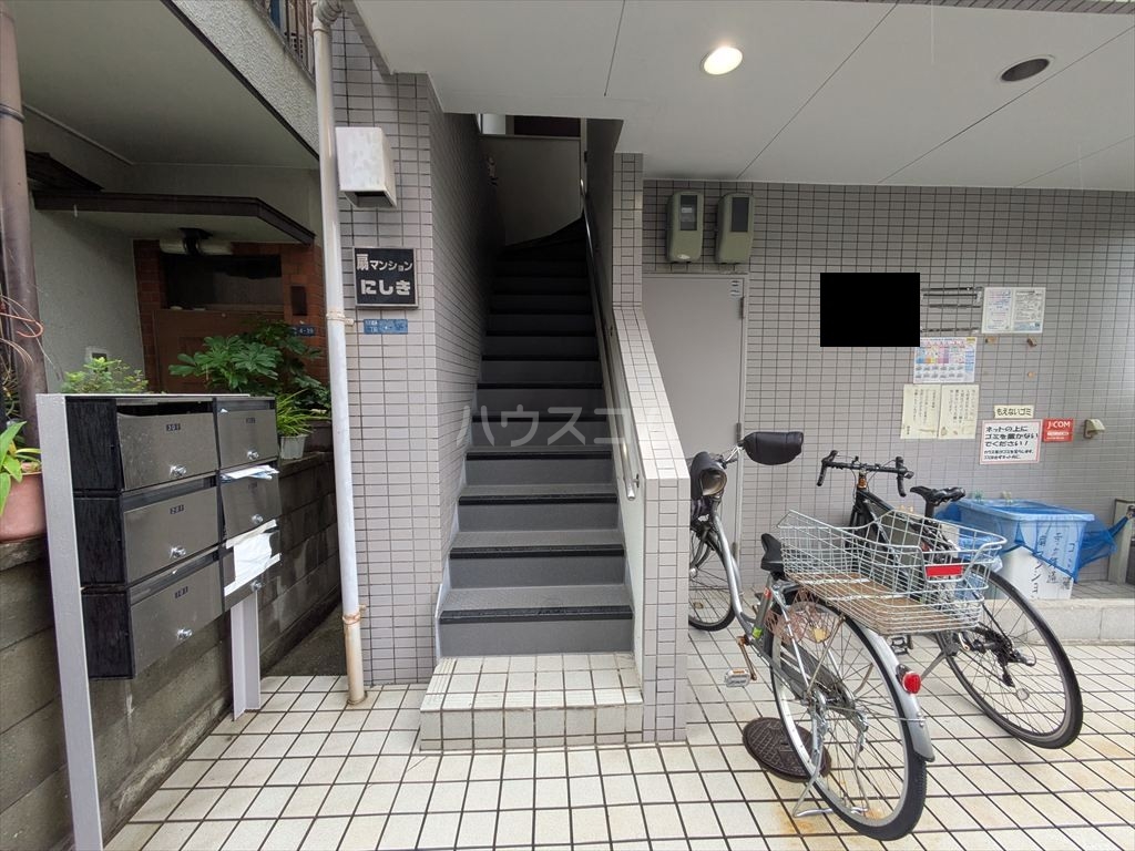 28/30 エントランス