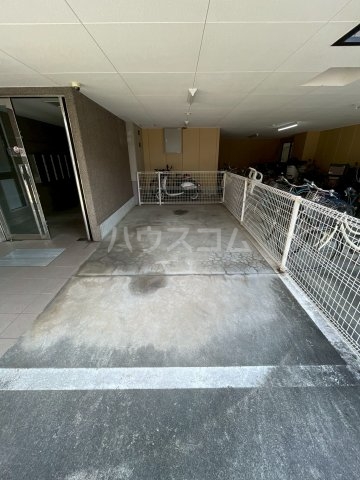 27/30 駐車場