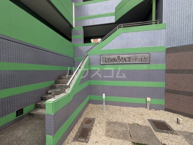 25/30 エントランス