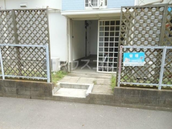 21/30 エントランス