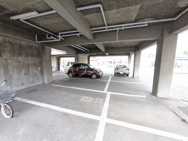 18/28 駐車場