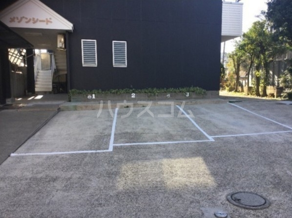 28/30 駐車場