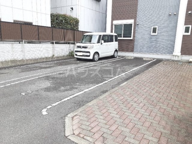 23/30 駐車場