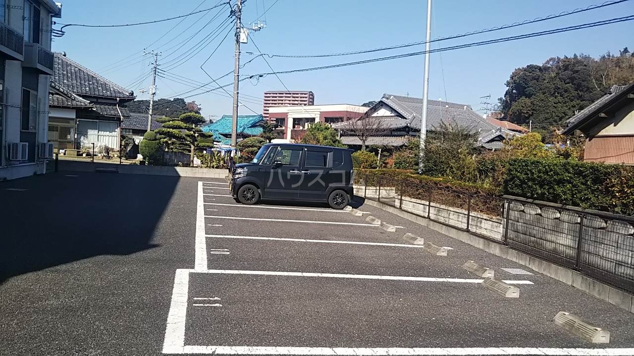 13/13 駐車場
