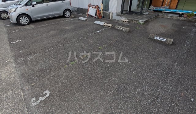 14/14 駐車場
