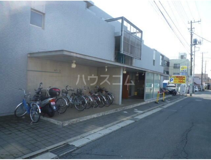 15/23 エントランス