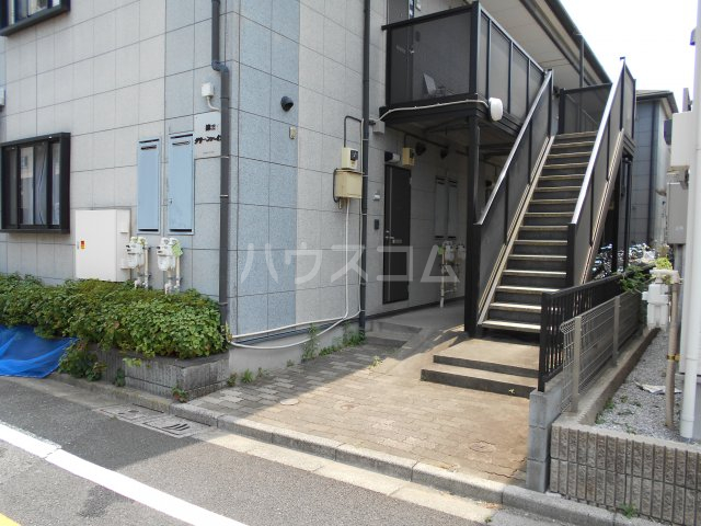 27/30 エントランス