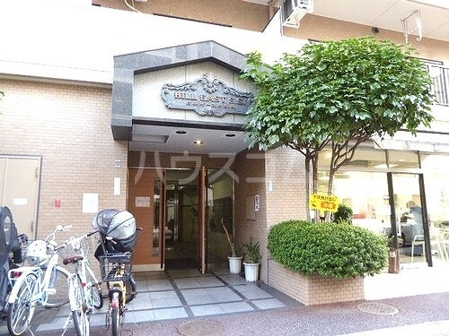 16/20 エントランス