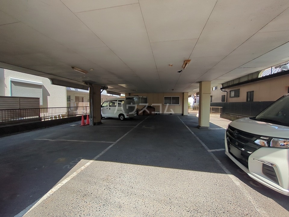 16/25 駐車場