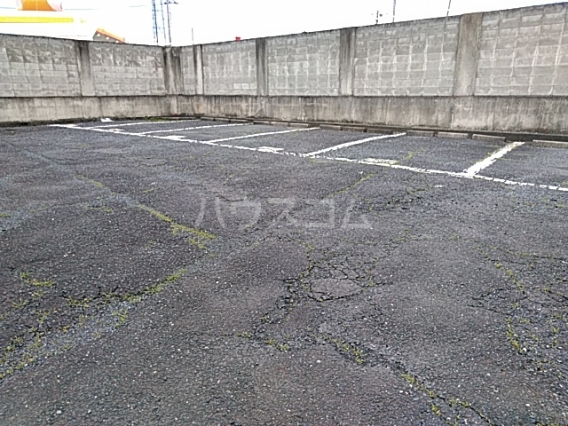 28/30 駐車場