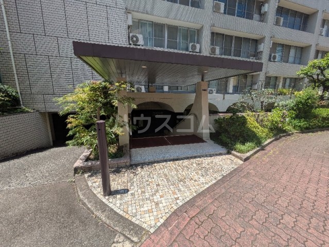 16/18 エントランス