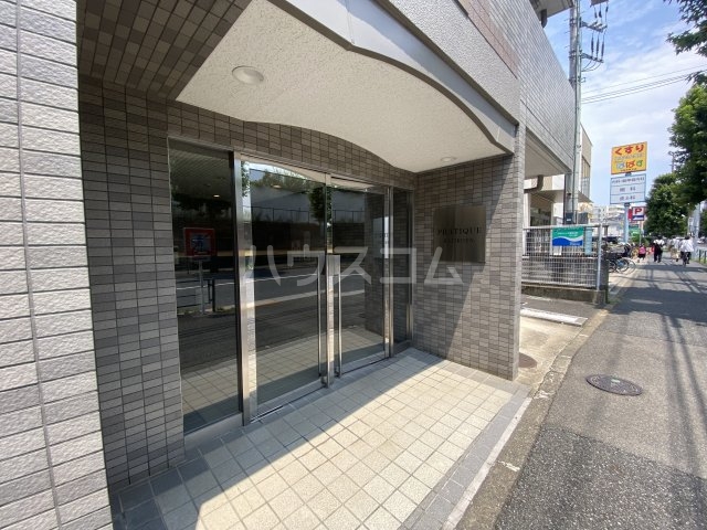21/30 エントランス