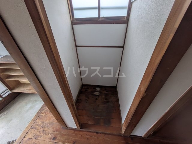 16/27 玄関