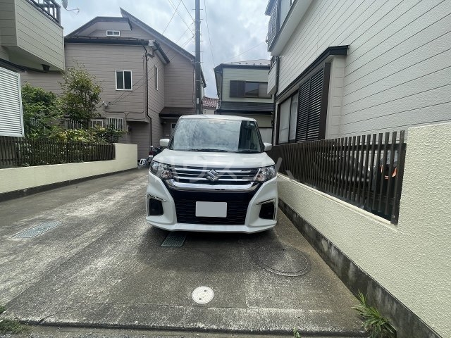 23/30 駐車場