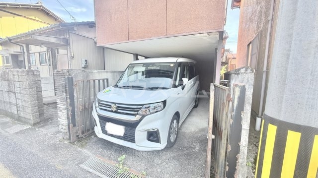 2/4 駐車場