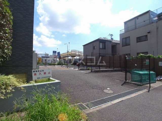 13/13 駐車場