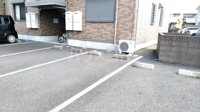 27/30 駐車場