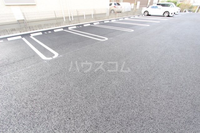 28/30 駐車場