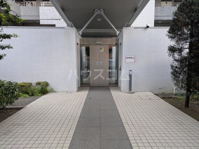 24/30 エントランス