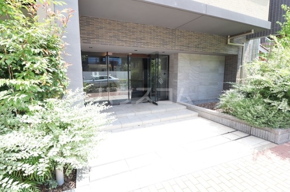 13/20 エントランス