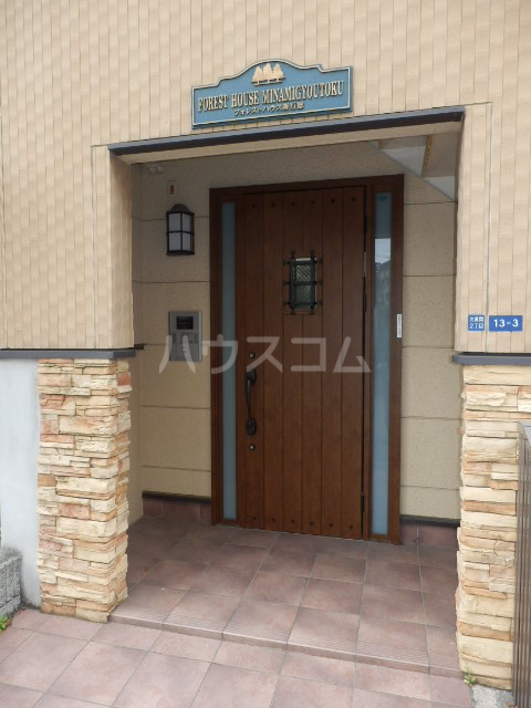 19/27 エントランス