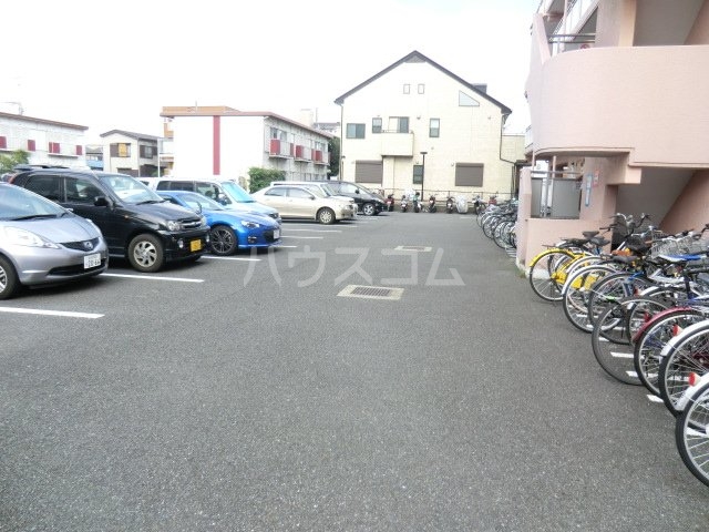 18/28 駐車場