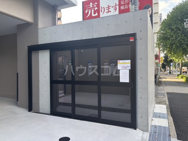 23/25 エントランス