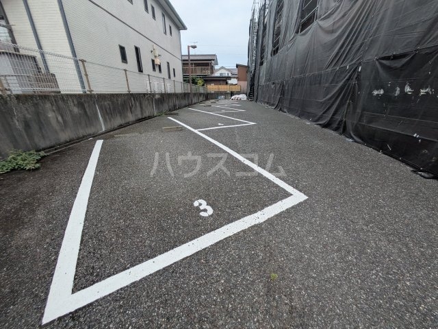 25/30 駐車場